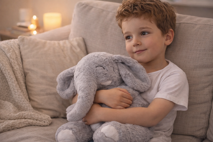 Détail du tissu doux et du rembourrage de la peluche NOELYO